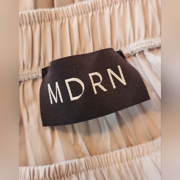 || MDRN || brand skirt, silver gray, maxi, pleated, elastic waist, tiered - Picture 5 of 5